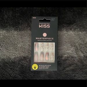 NIB Kiss Masterpiece Nails Bling Long Coffin